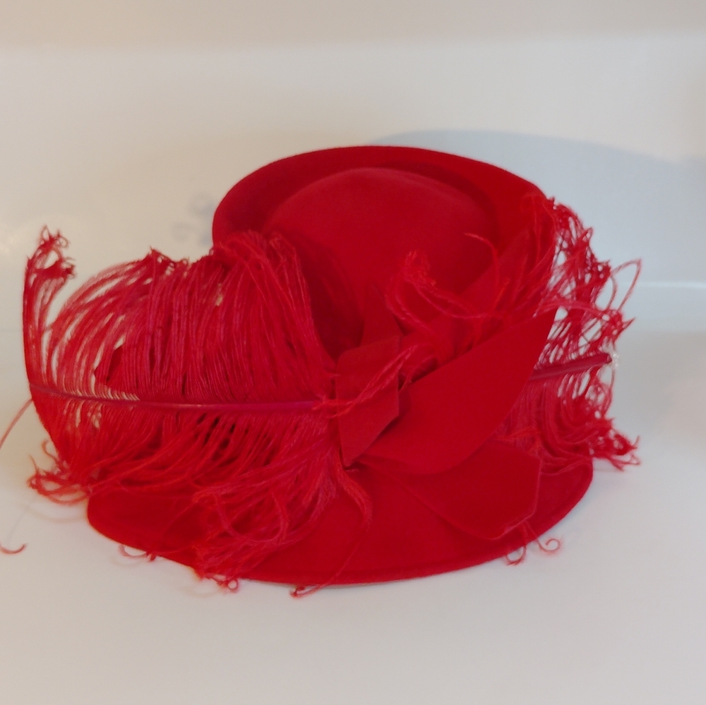Elegant Red Wide-Brim Felt Hat with Feather Accent - Picture 11 of 12